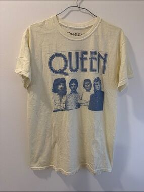 Queen Cream Short Sleeve Tee with Blue Graphic